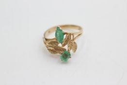 18ct gold floral framed emerald ring (3.5g)