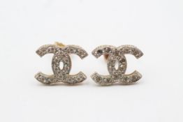9ct gold clear gemstone monogram earrings (2g)
