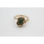 10ct gold nephrite floral framed ring (4g)