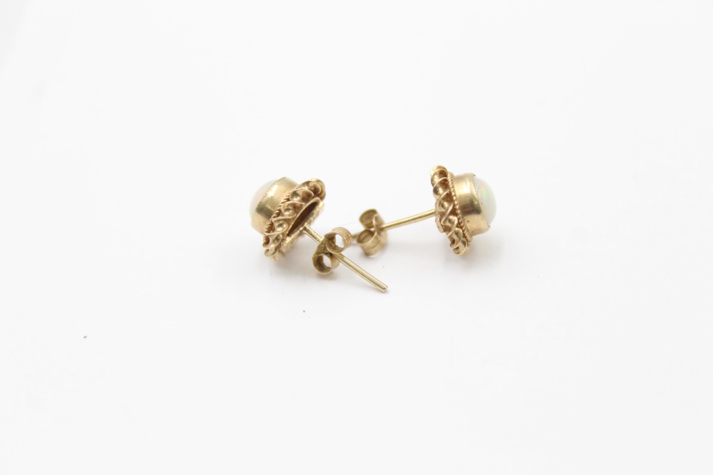 3 x 9ct yelow & white gold paired gemstone stud earrings inc. opal, garnet & smoky quartz (4.6g) - Image 5 of 6