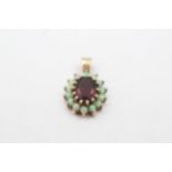 9ct gold opal framed garnet pendant (1.9g)