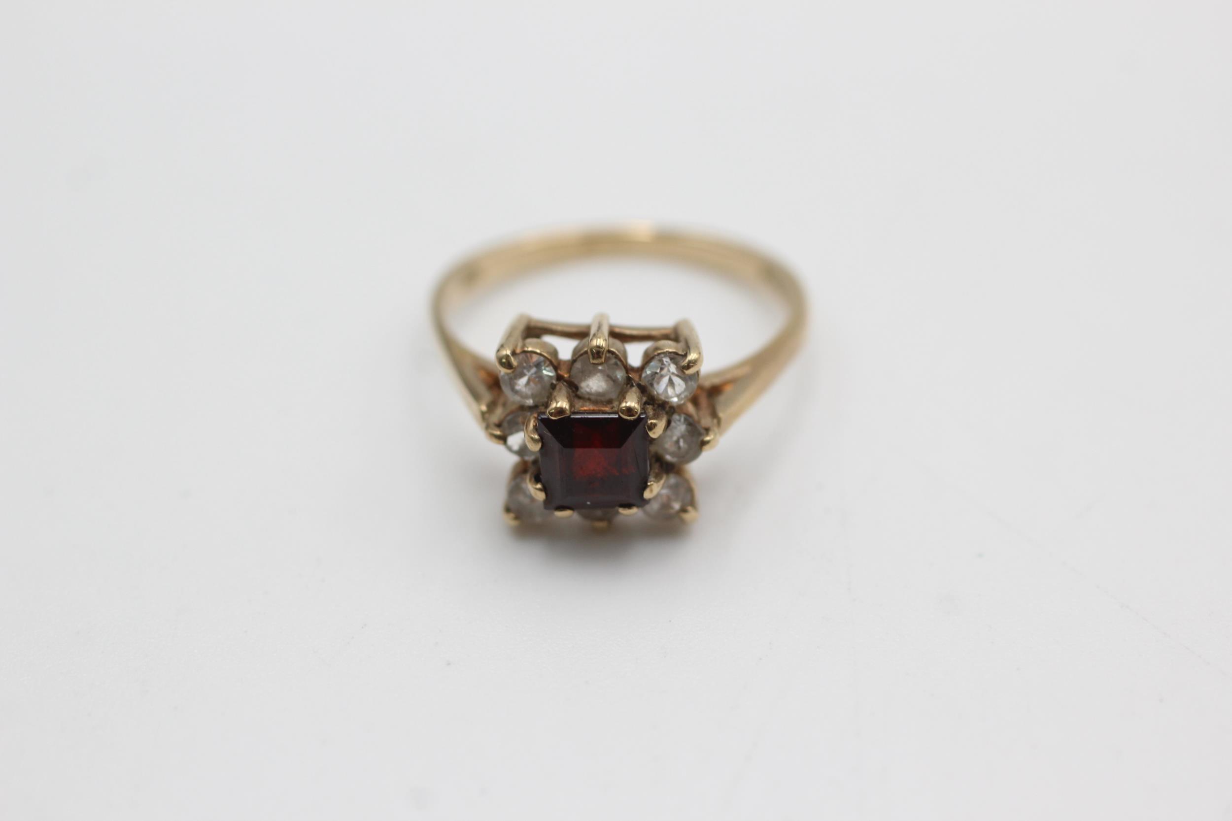 9ct gold vintage garnet & clear gemstone square cluster ring (2.5g)