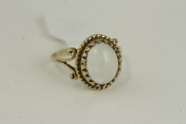 Fine 9ct gold and clear cabochon stone ring. Set in 9ct gold , fully hallmarked. Uk size j. Weighs