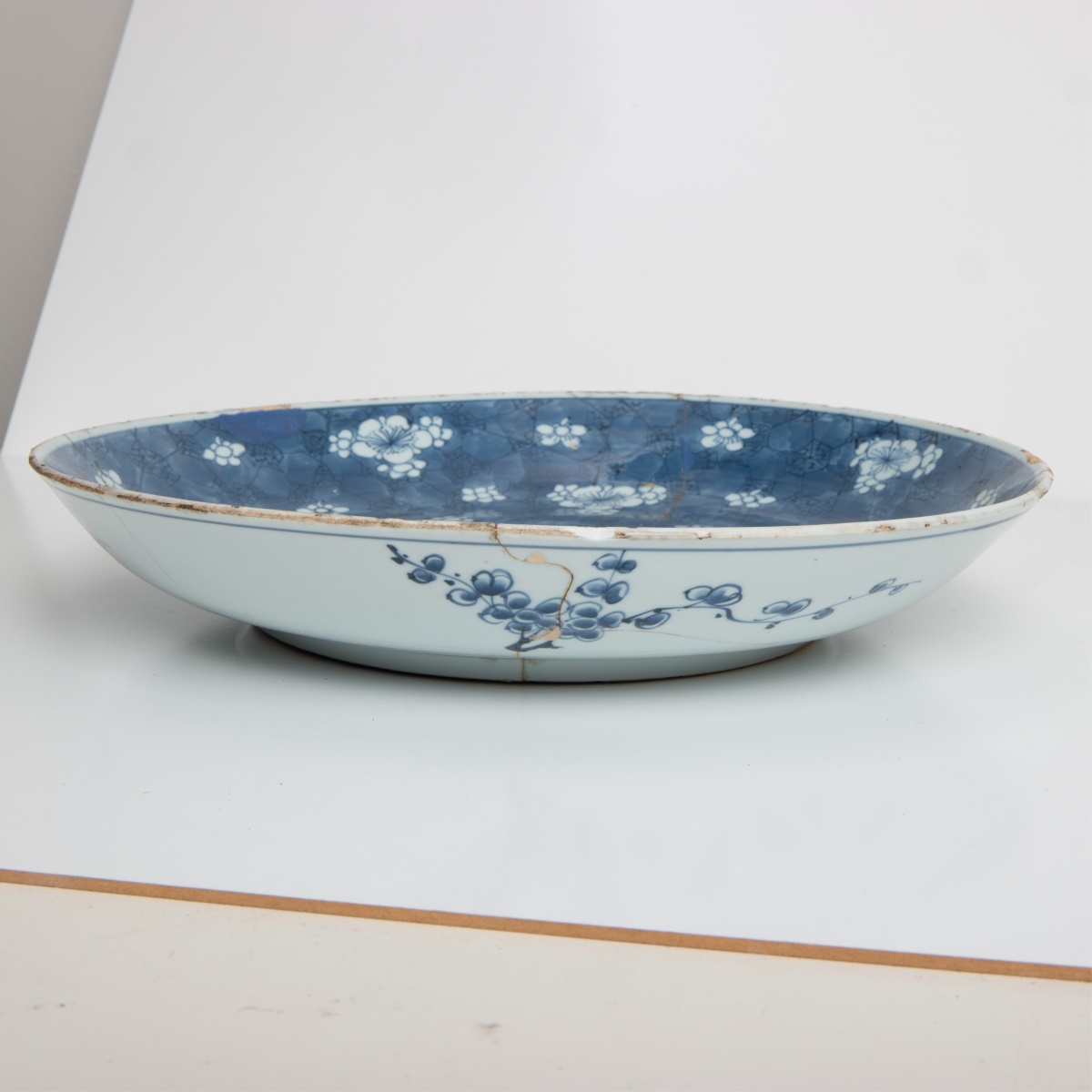 CHINESE BLUE AND WHITE BLOSSOM DISH - Image 3 of 6