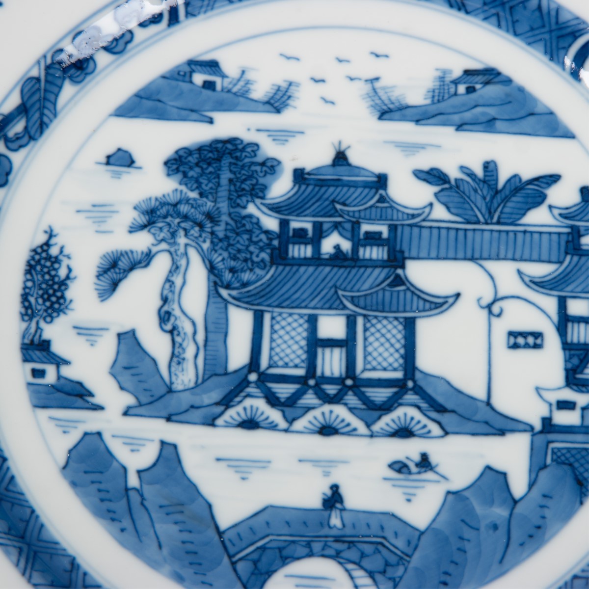 GROUP OF 13 CHINESE BLUE AND WHITE DISHES - Image 4 of 6