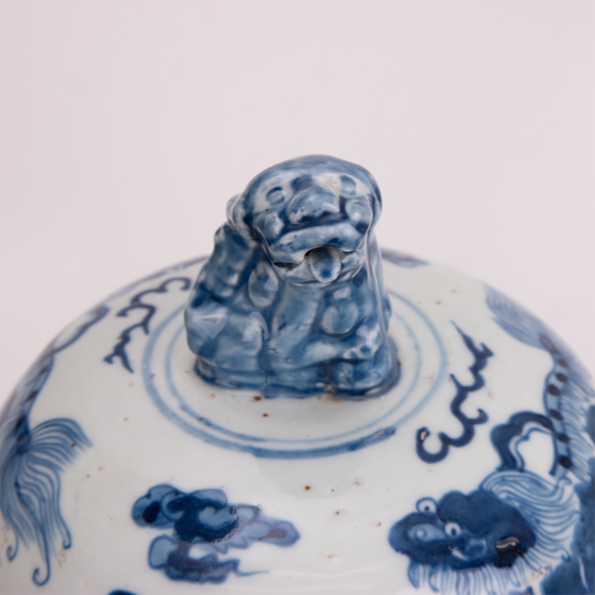 CHINESE BLUE AND WHITE FOU LION VASE WITH LID - Image 3 of 6