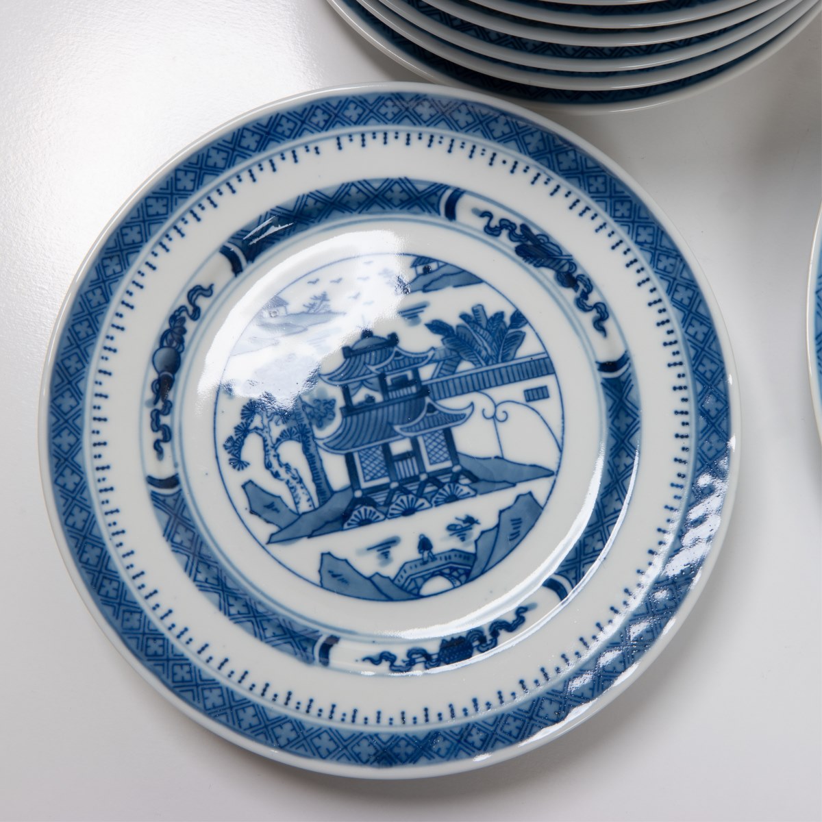 GROUP OF 13 CHINESE BLUE AND WHITE DISHES - Image 2 of 6