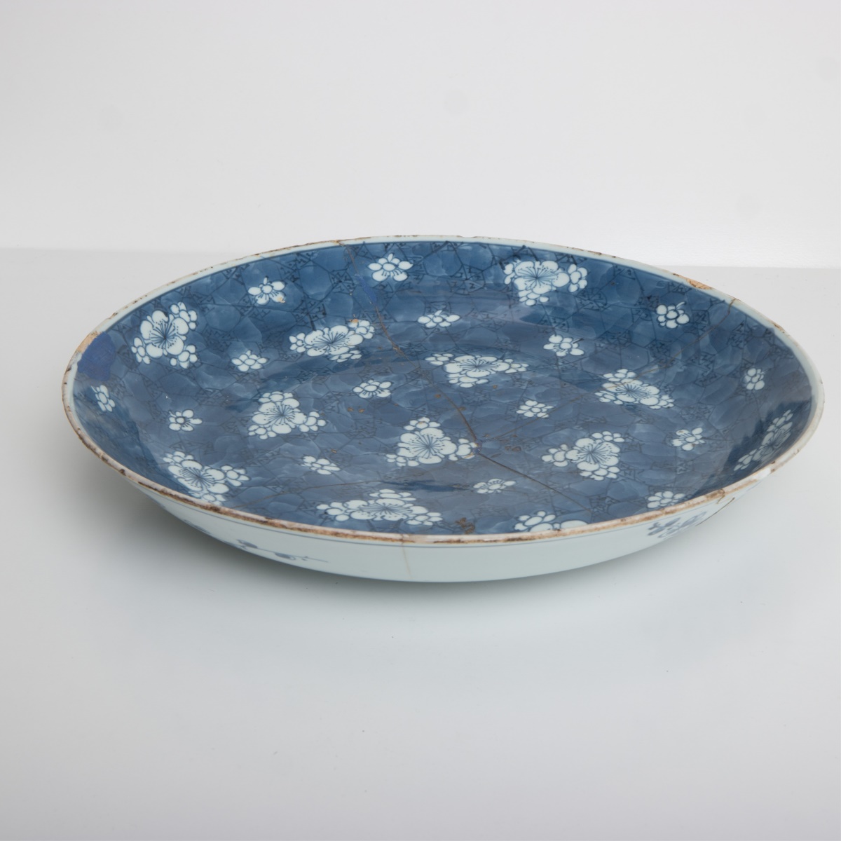 CHINESE BLUE AND WHITE BLOSSOM DISH - Image 2 of 6