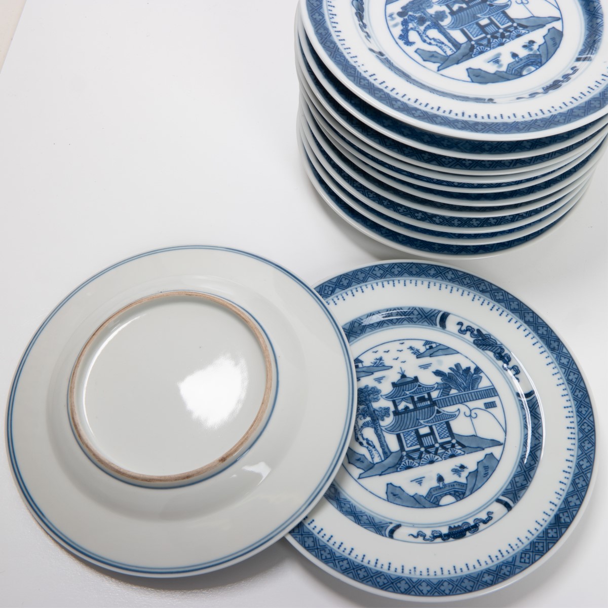 GROUP OF 13 CHINESE BLUE AND WHITE DISHES - Image 6 of 6