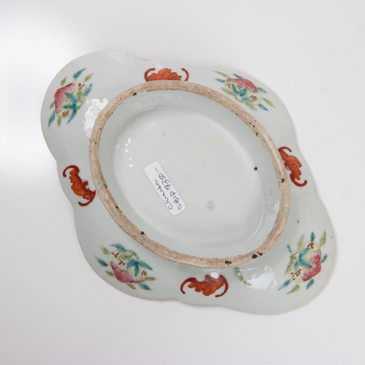 CHINESE FAMILLE ROSE LOBBED DISH - Image 5 of 6