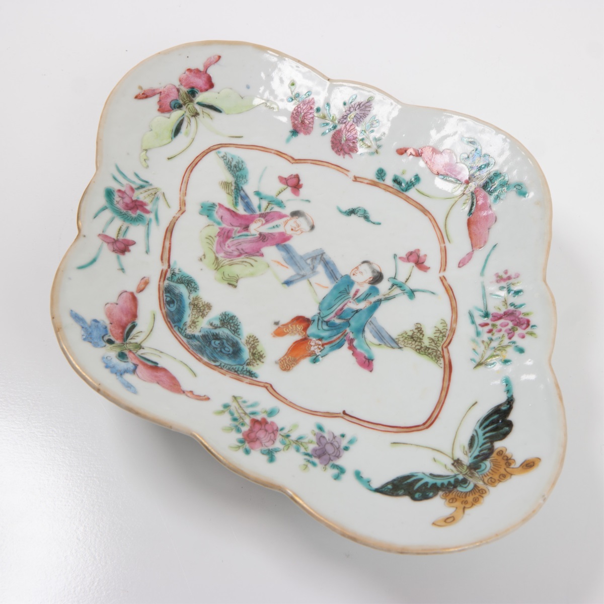 CHINESE FAMILLE ROSE LOBBED DISH - Image 4 of 6