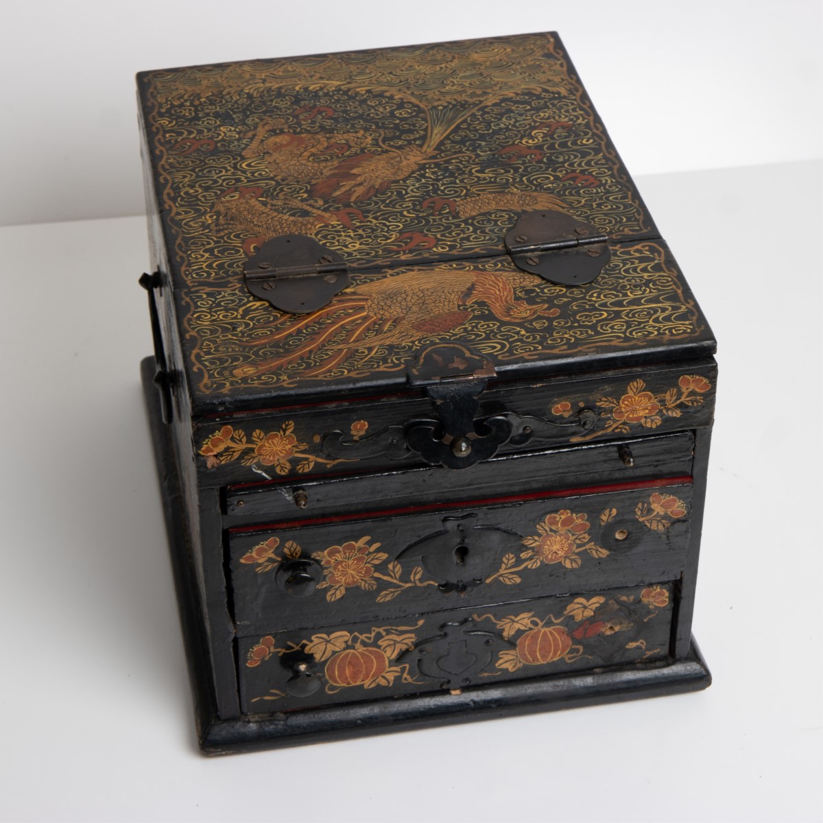 CHINESE SMALL BLACK LACQUER VANITY - Image 3 of 6