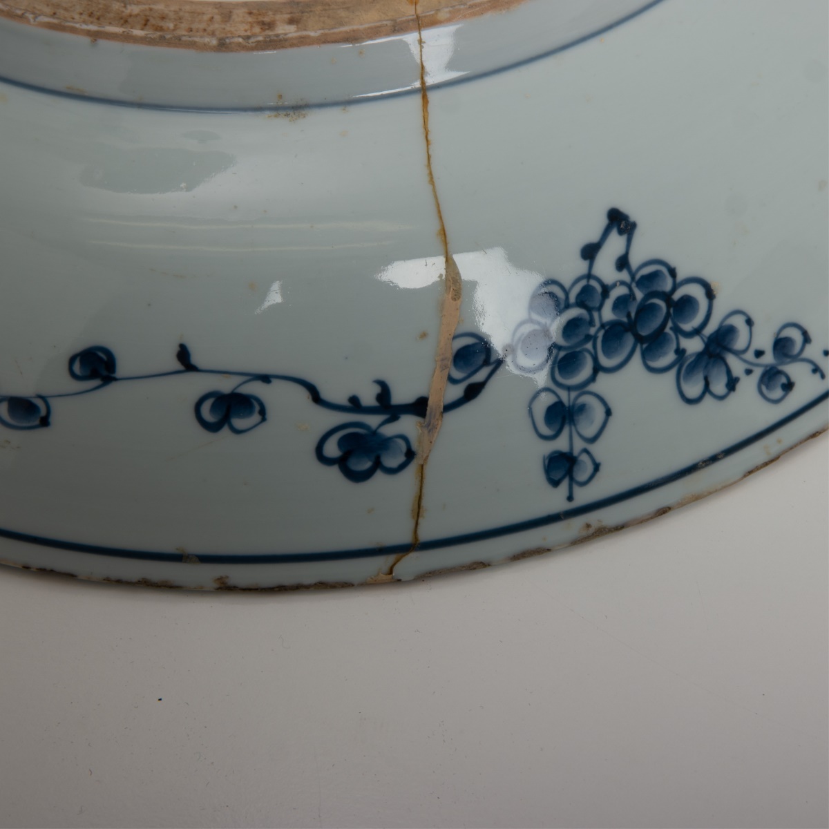 CHINESE BLUE AND WHITE BLOSSOM DISH - Image 6 of 6