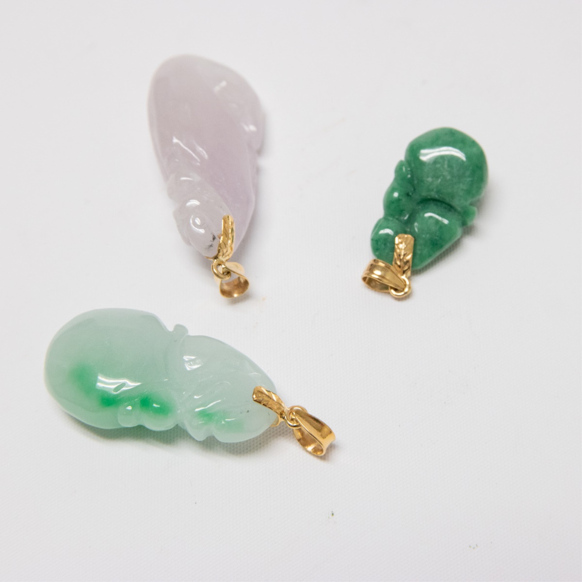 THREE JADEITE PENDANTS - Image 5 of 6