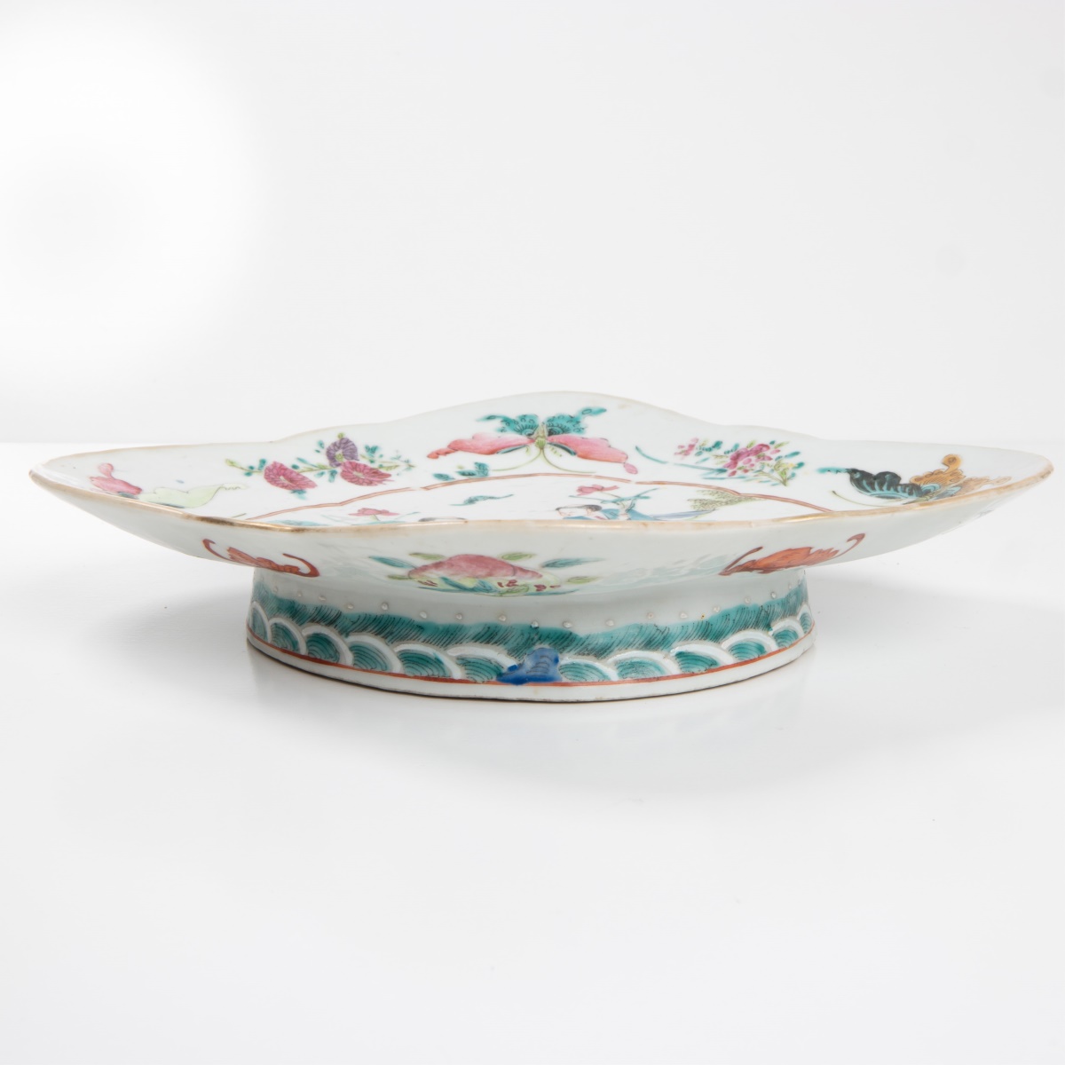 CHINESE FAMILLE ROSE LOBBED DISH - Image 3 of 6