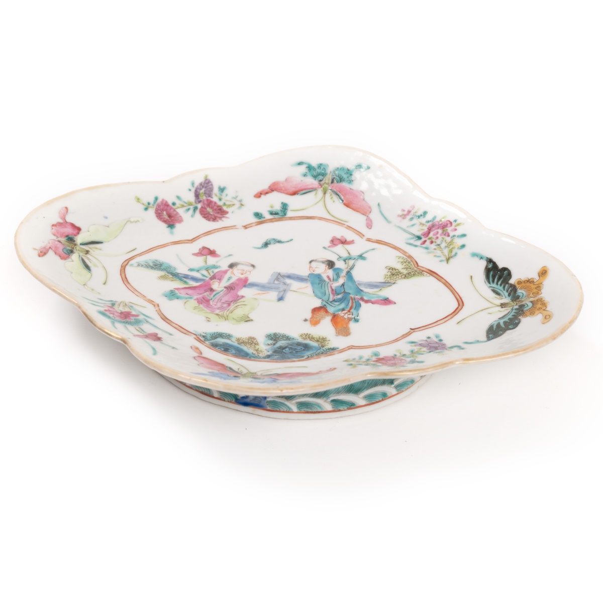 CHINESE FAMILLE ROSE LOBBED DISH