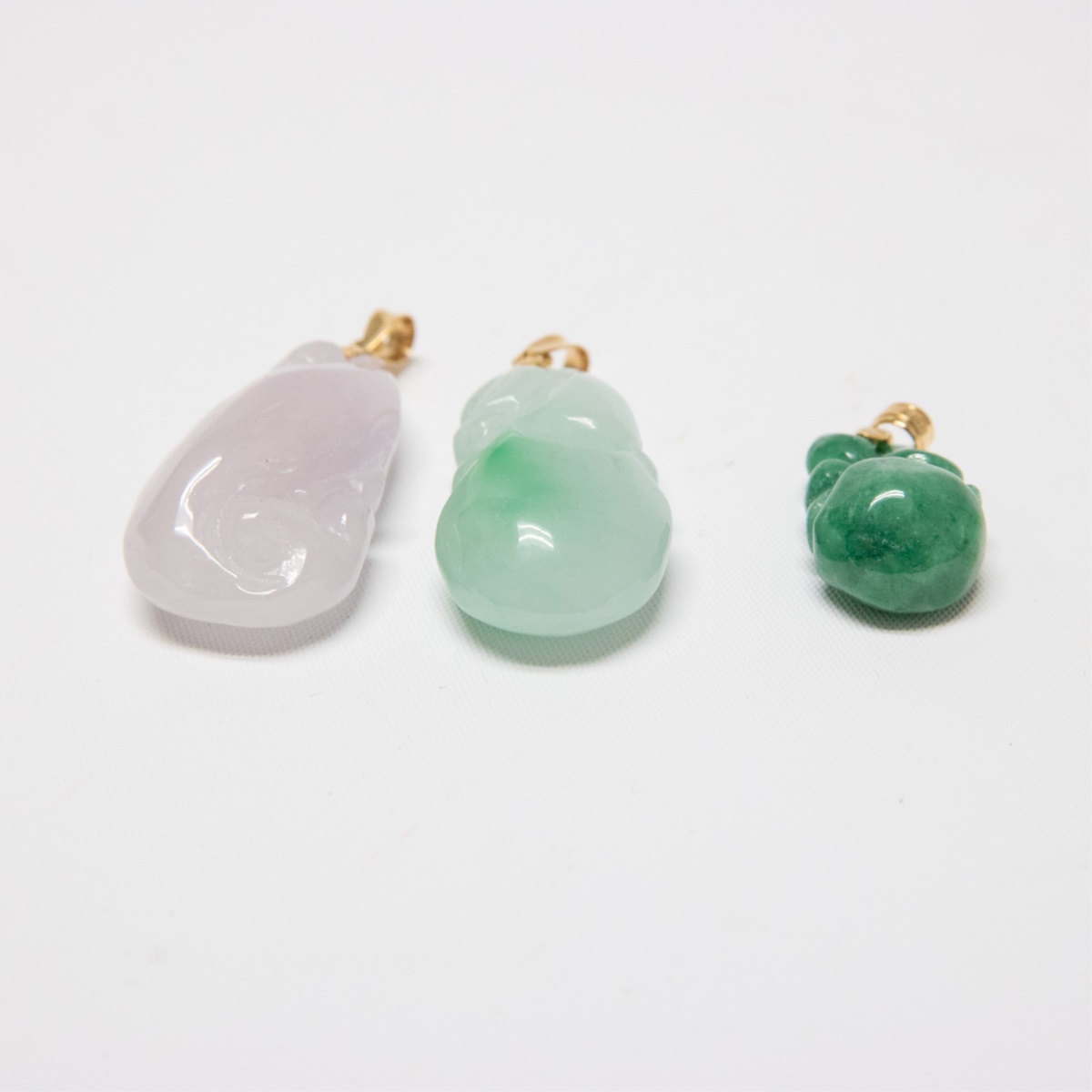 THREE JADEITE PENDANTS - Image 6 of 6