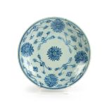 A CHINESE BLUE AND WHITE FLOWER PATTERN PLATE