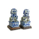 PAIR OF BLUE AND WHITE PATTERN FOO LIONS