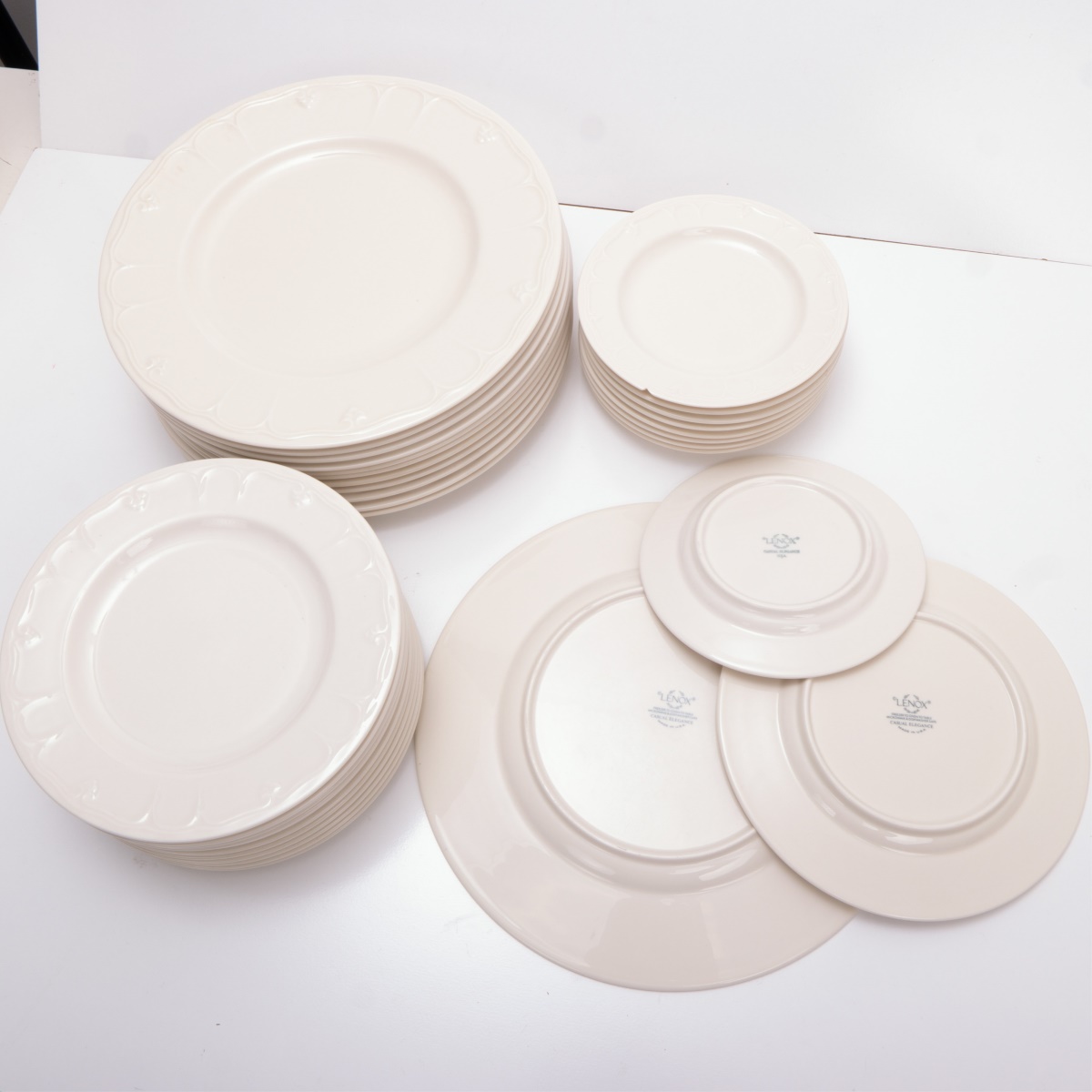 75 Pieces Lenox Cream Color Dinner Services - Bild 2 aus 6