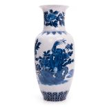 CHINESE BLUE AND WHITE VASE