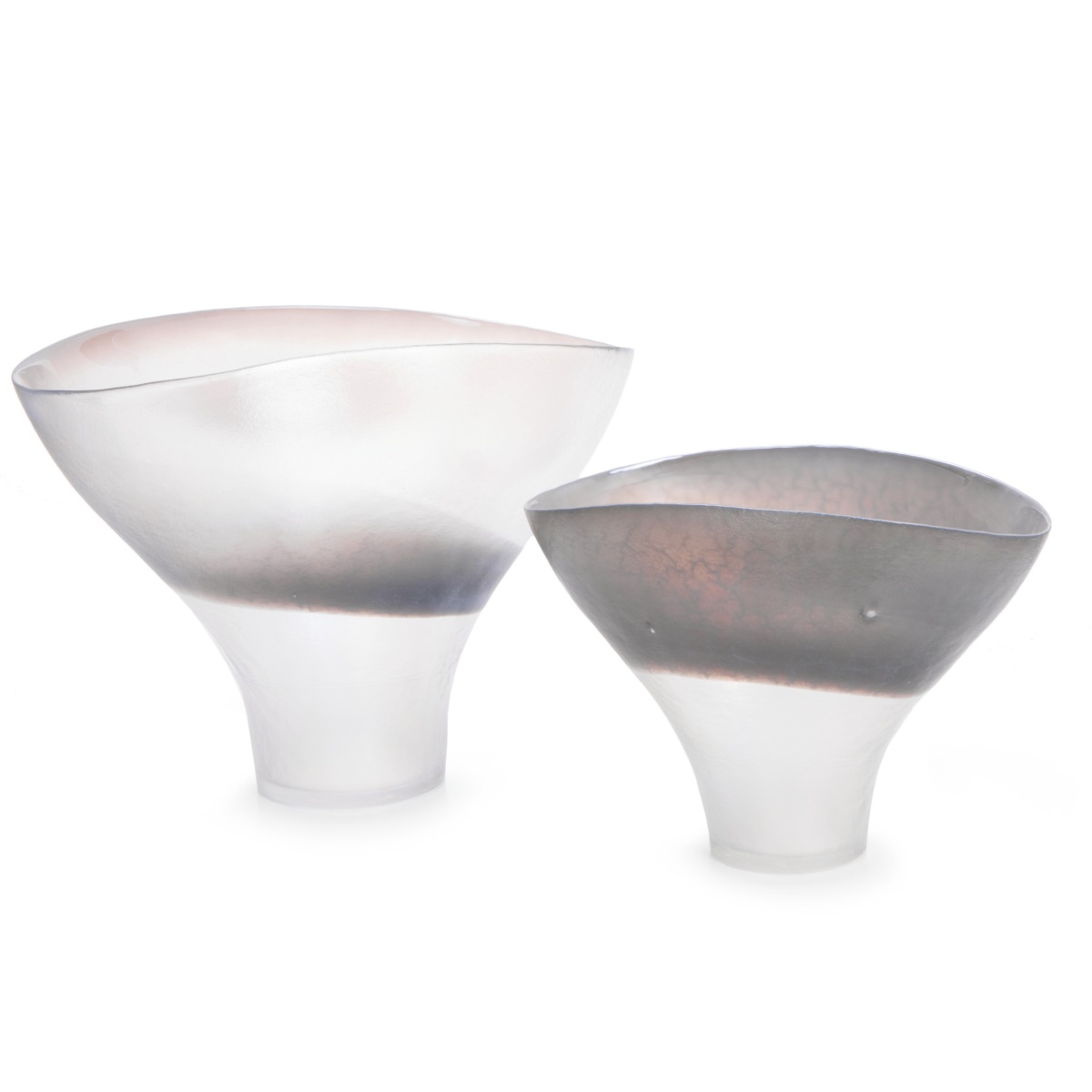 PAIR OF ART GLASS BOWLS