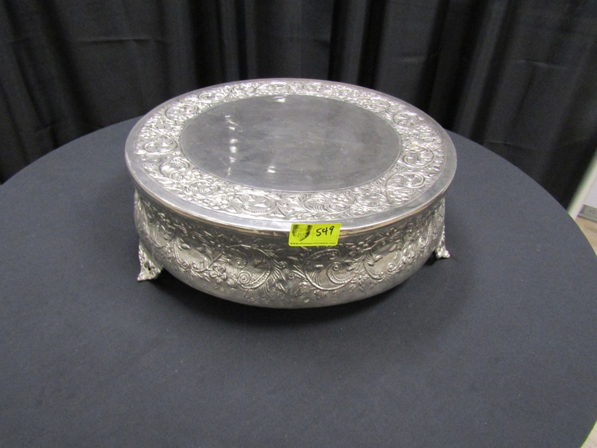 22" ROUND SILVER CAKE STAND