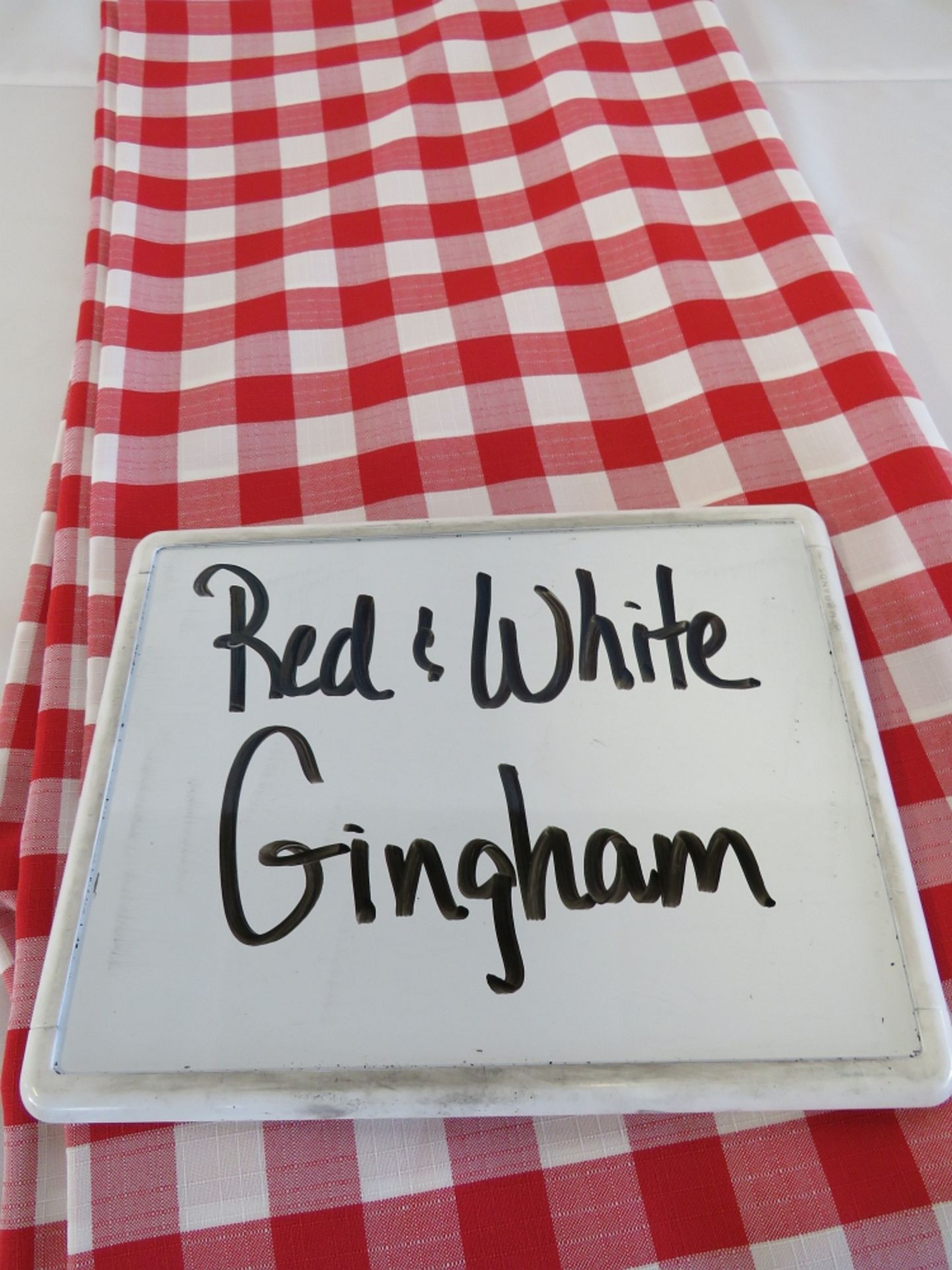 120" Round Tablecloth, Red & White