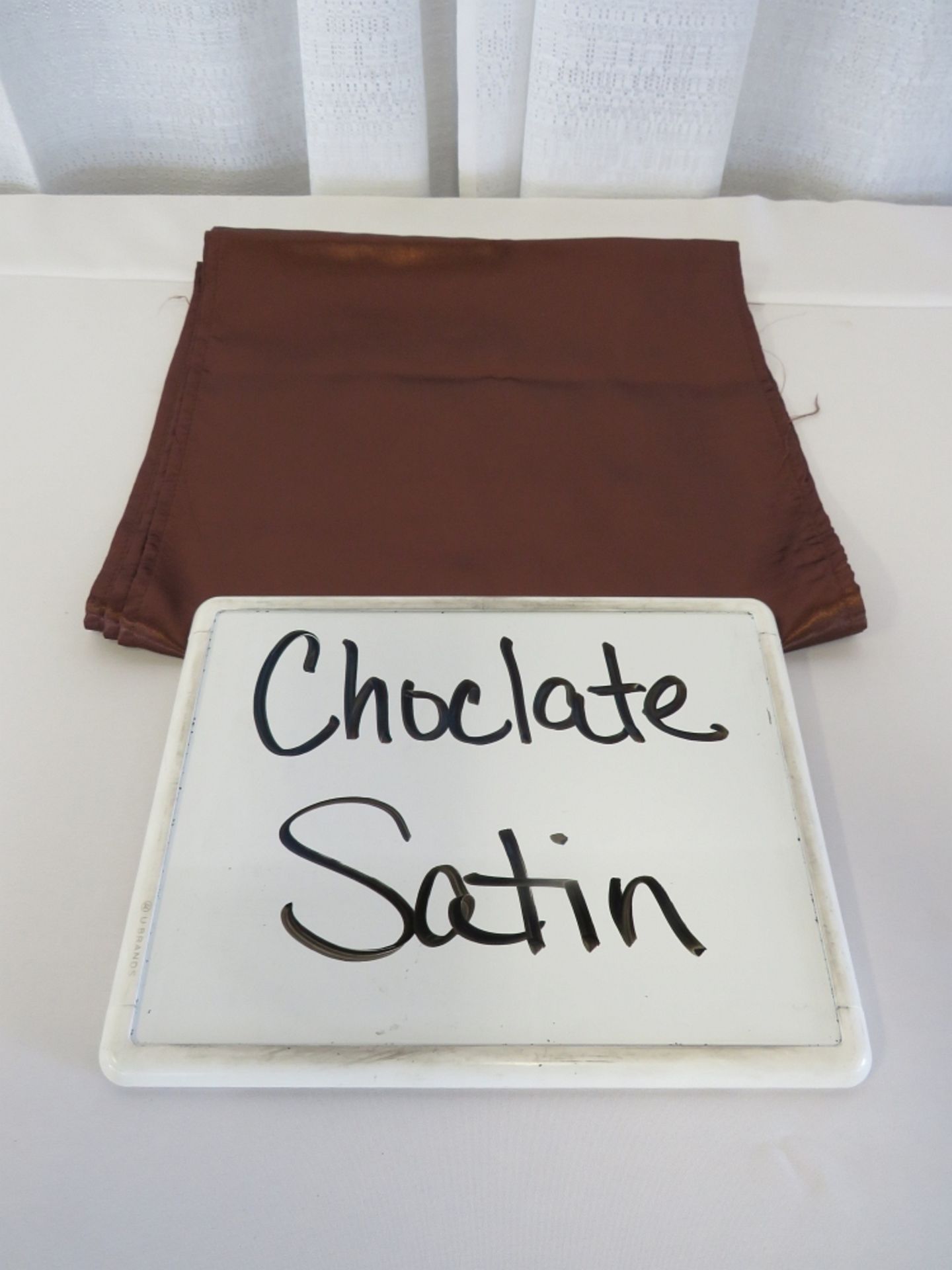 Tablerunner, Chocolate Satin