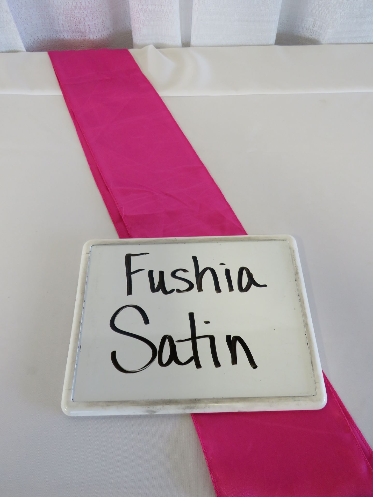 Tablerunner, Fushia Satin