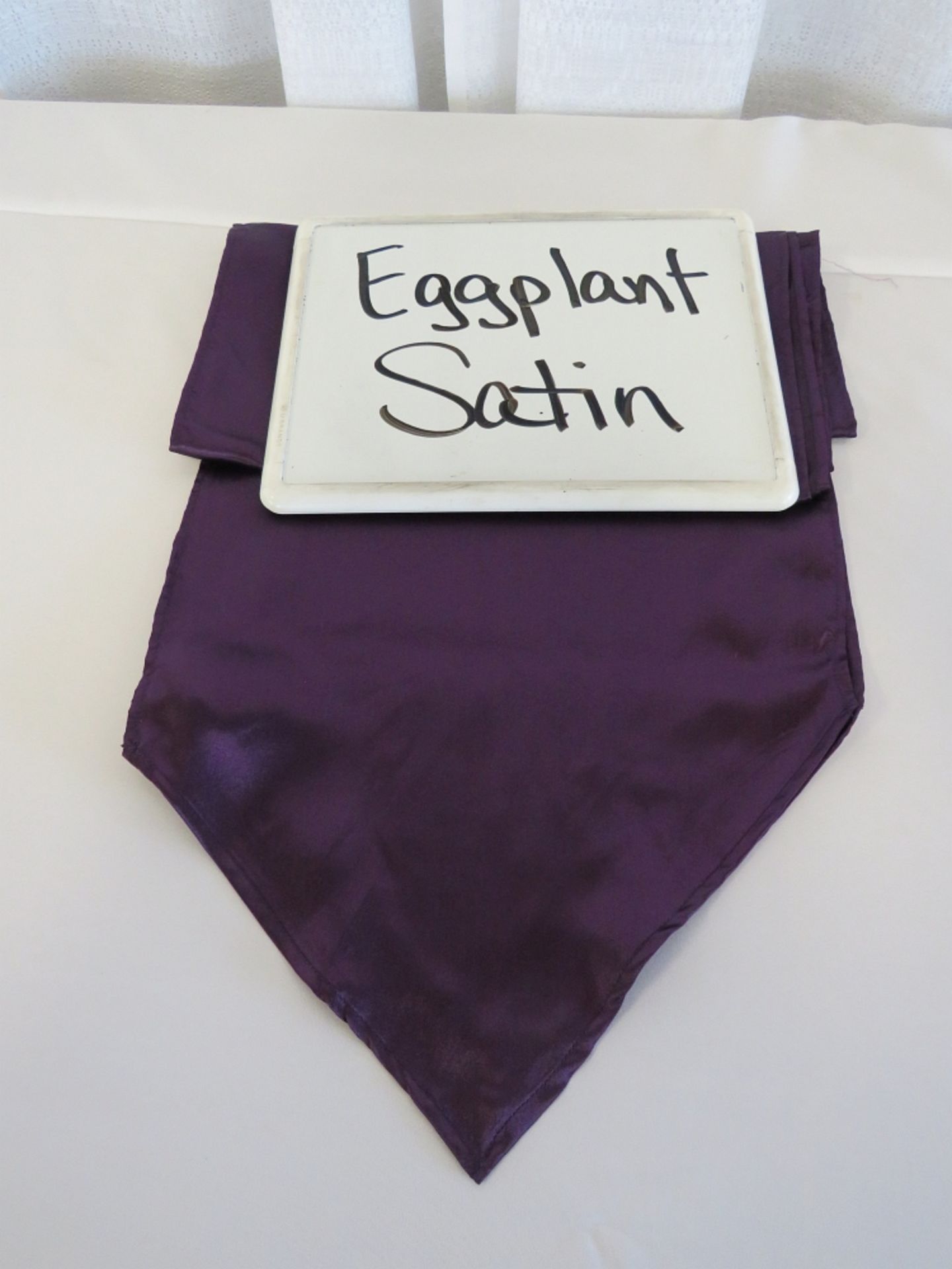 Tablerunner, Eggplant Satin, Pointed End