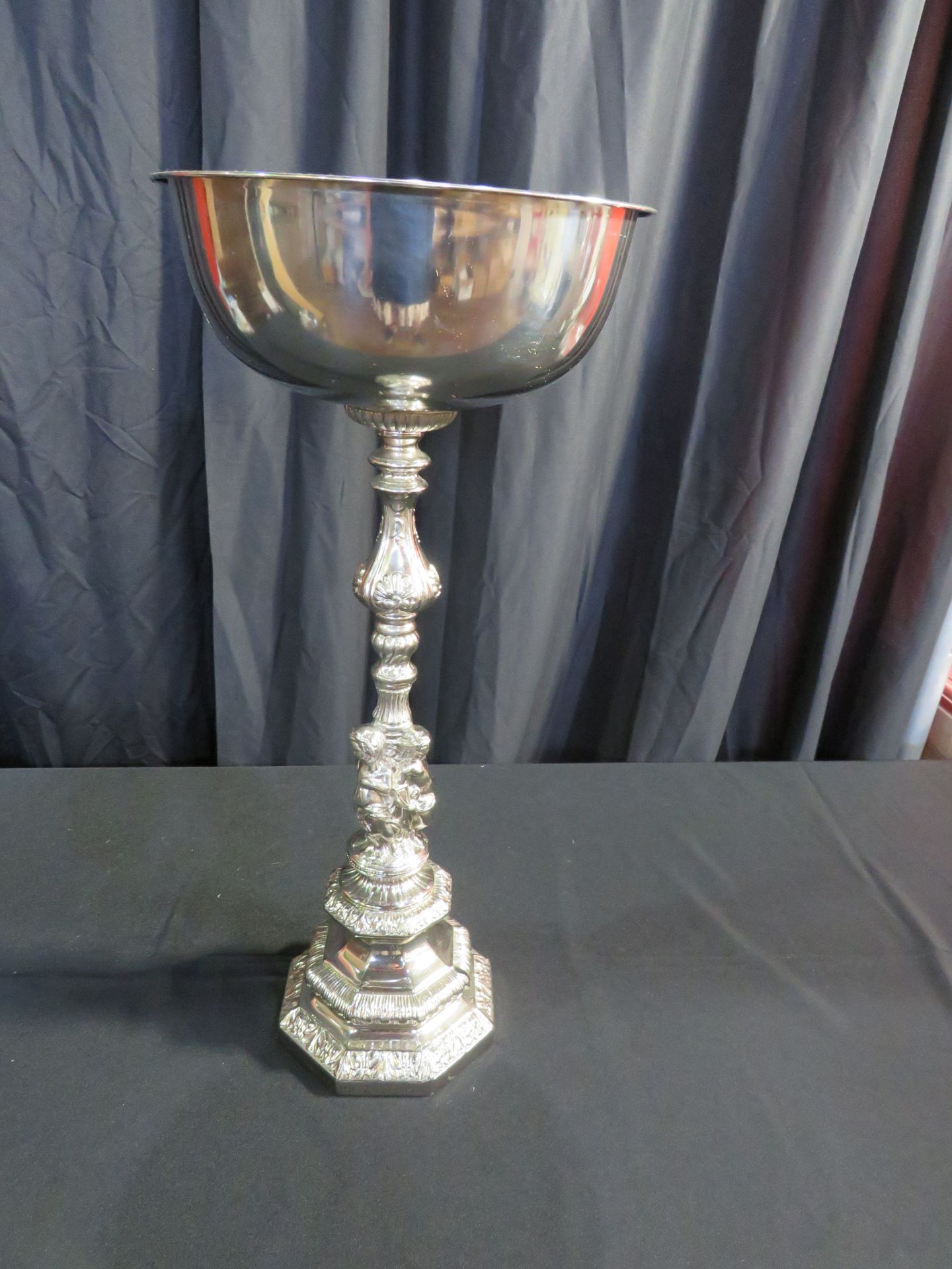 26" Silver Style Bowl on Stand