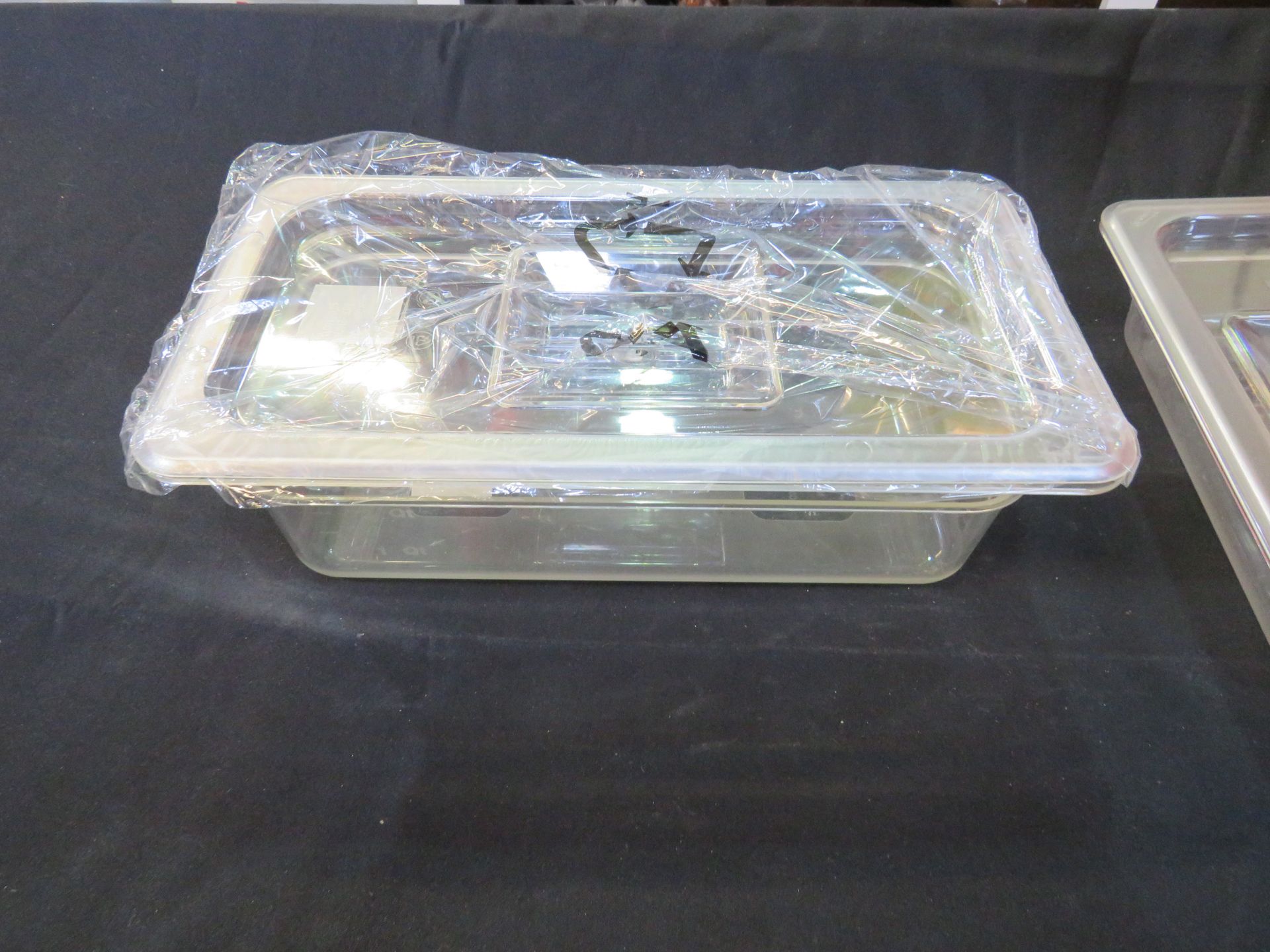 Plastic Containers w/ Lid including: