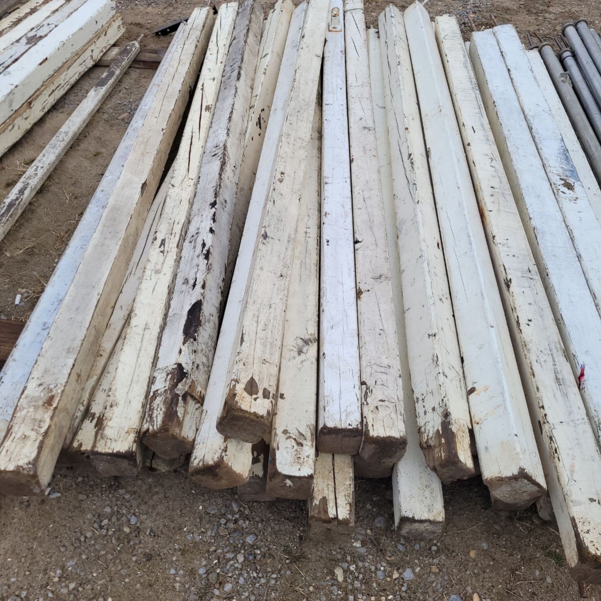 4 X 4 X 7' WHITE SIDE POLES