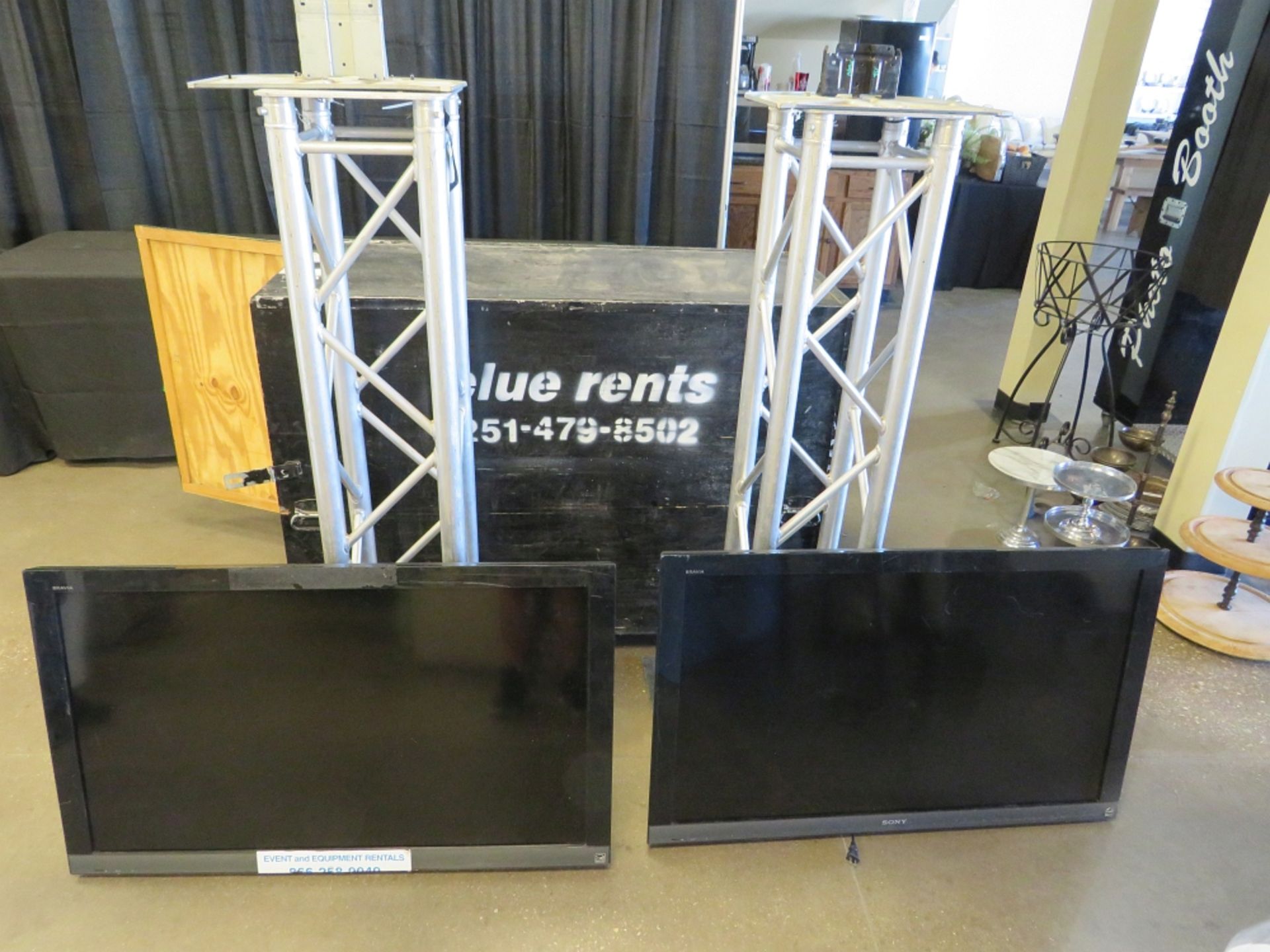 TVS, 46" LCD FLAT PANEL