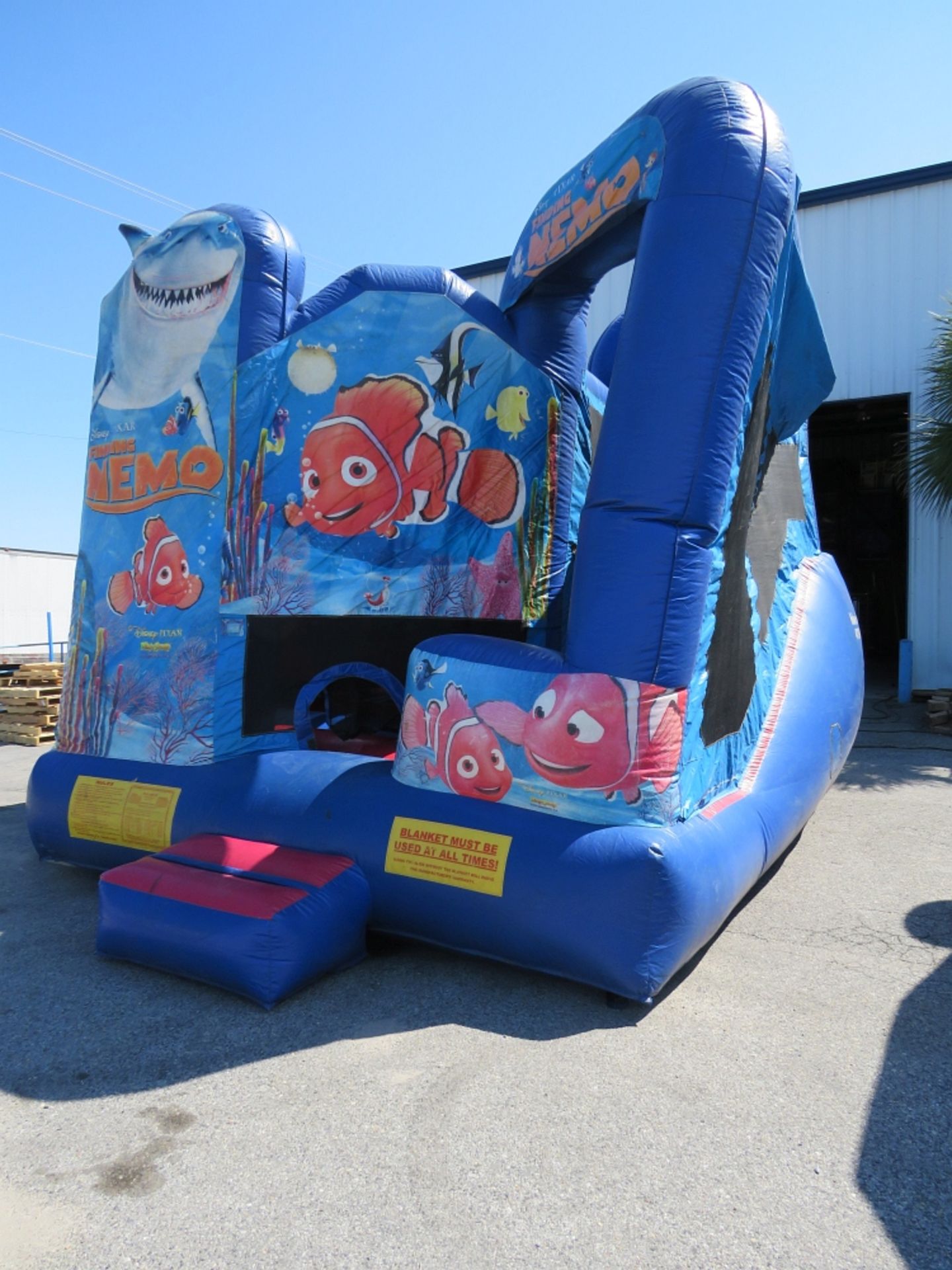 NEMO BOUNCE HOUSE INFLATABLE