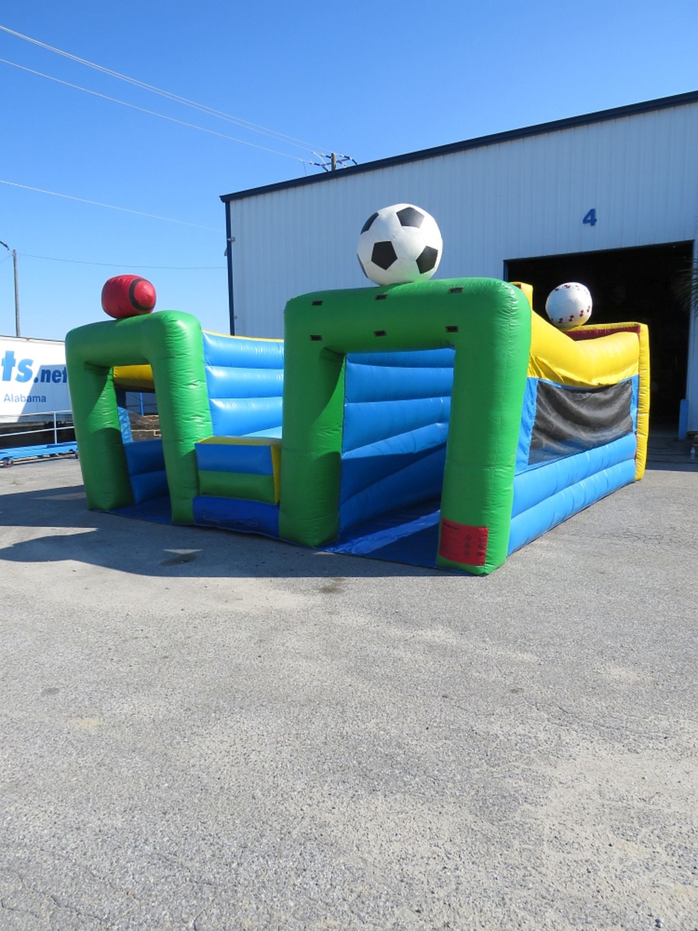3 IN 1 END ZONE INFLATABLE GAME