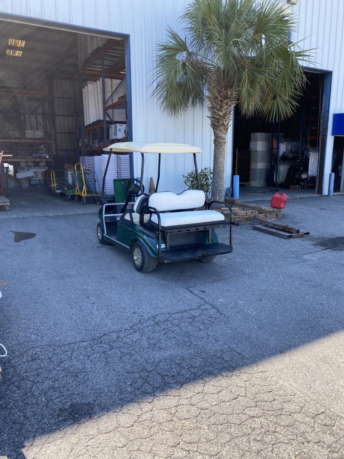 2001 CLUB CAR GOLF CART 4-SEATER, ELECTRIC- NEW BATTERIES - Image 2 of 5