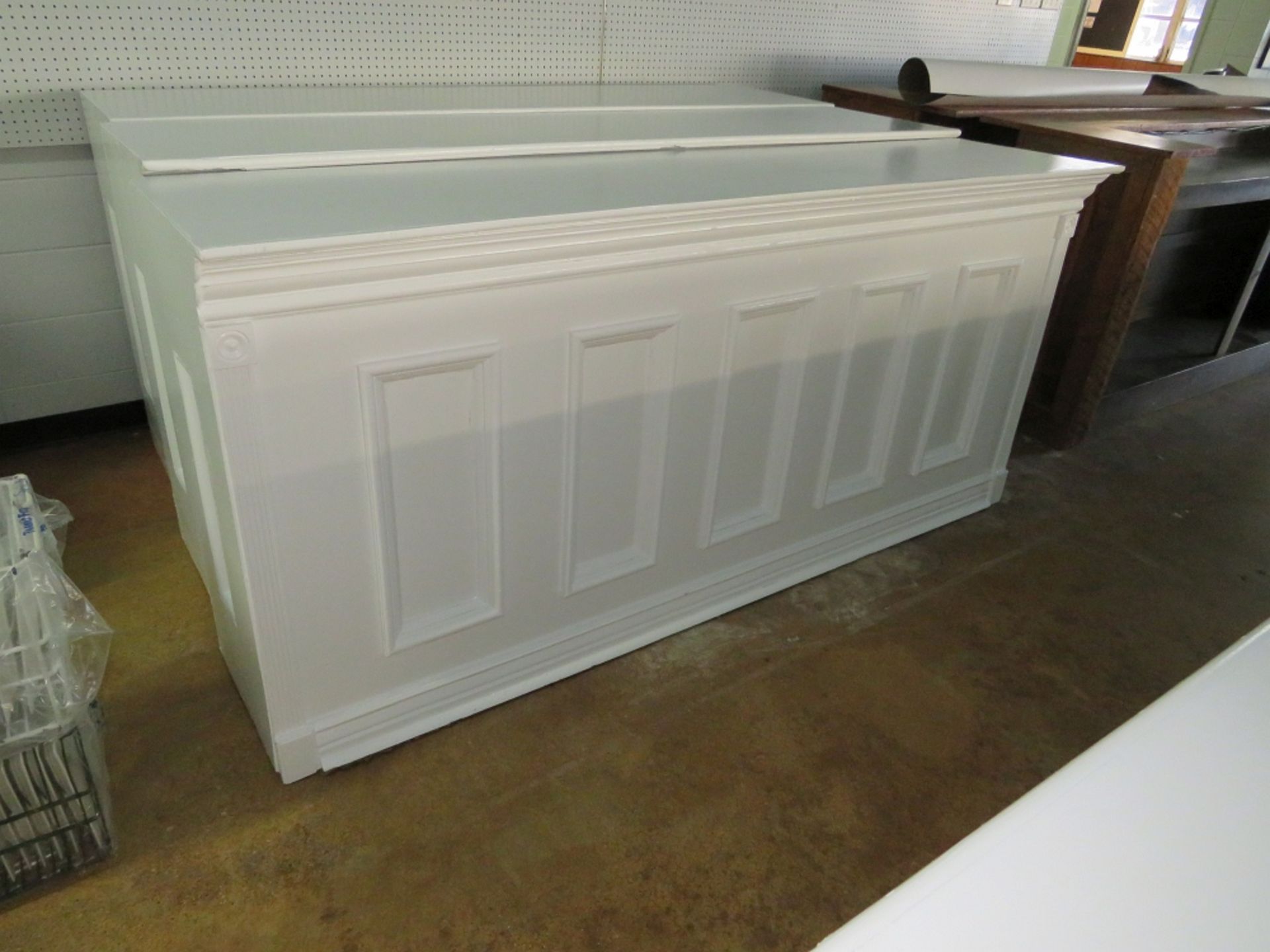 BAR PLANTATION 8' WHITE RAISED PANEL