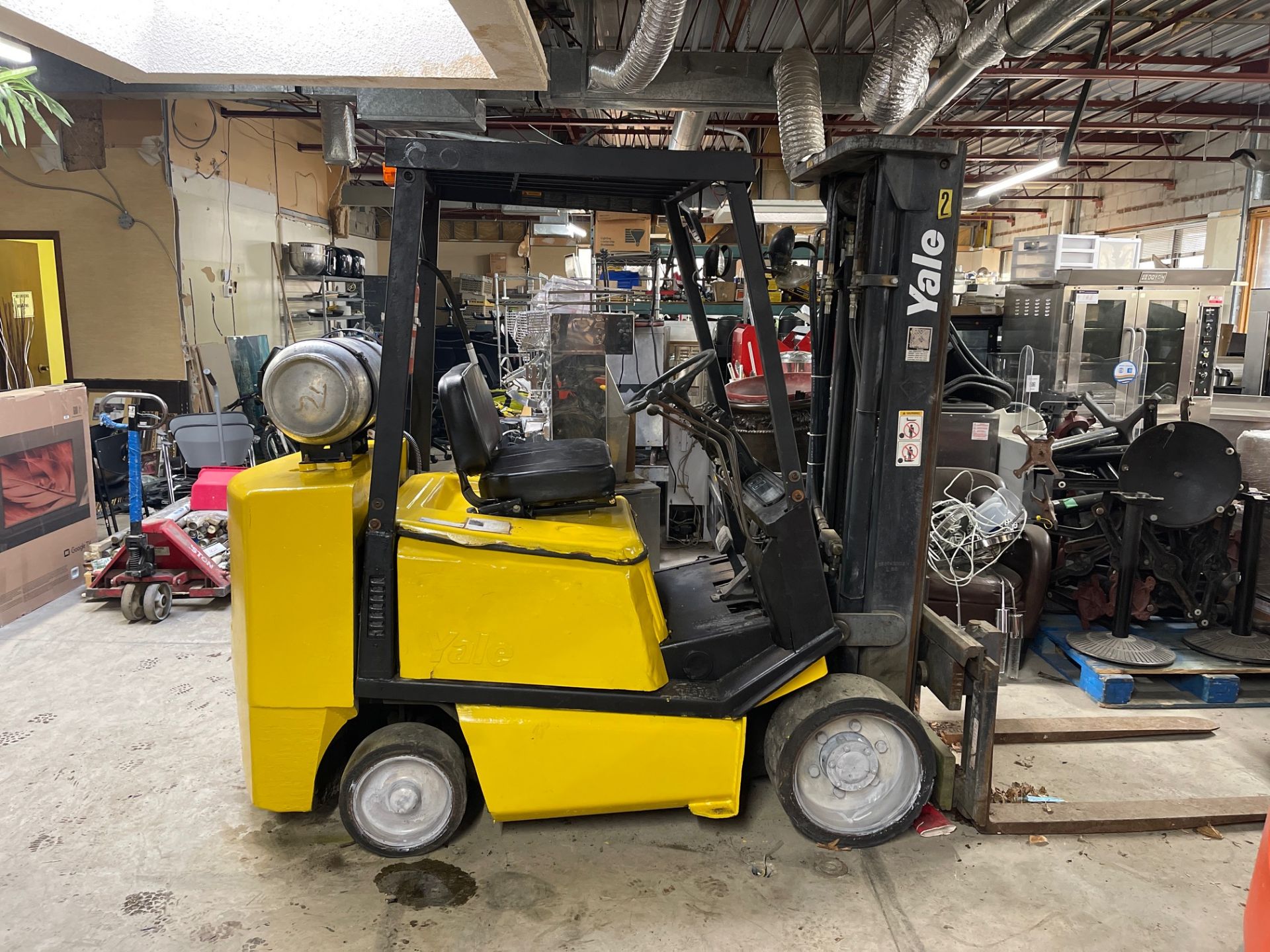 YALE 5800LB FORKLIFT - Image 2 of 5