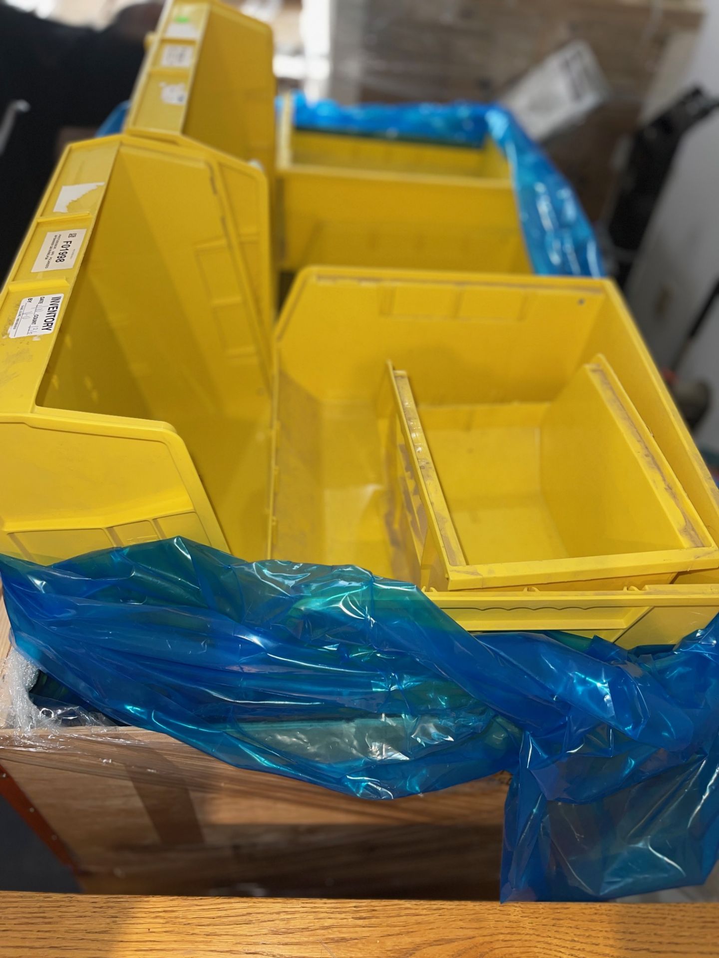 LOT/COMMERCIAL STORAGE BINS - Image 5 of 5