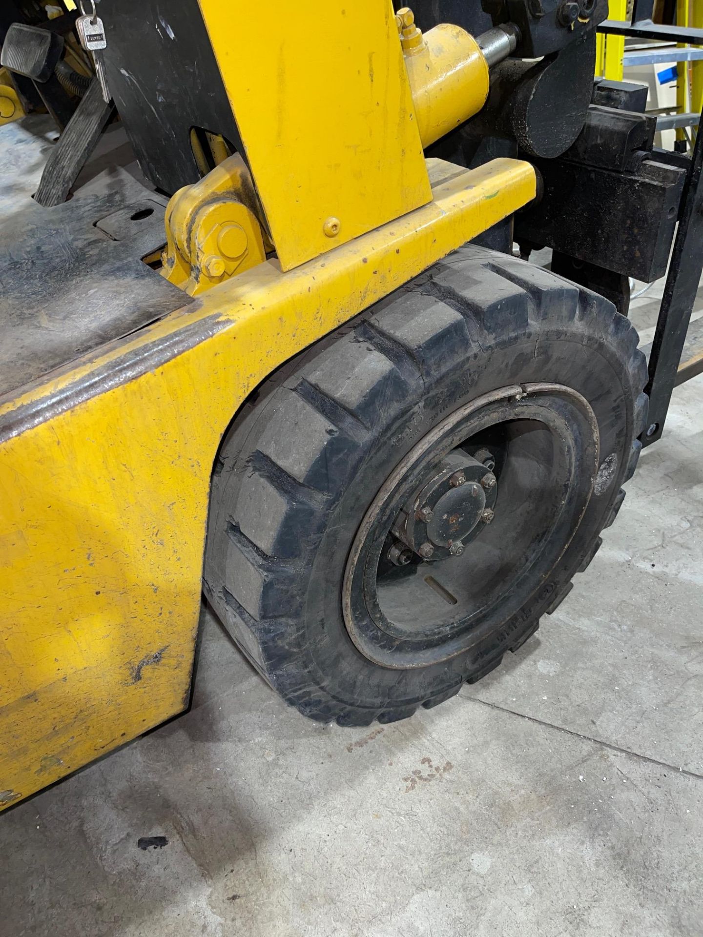 YALE FORKLIFT, OUTDOOR, 5005 WEIGHT CAPACITY - Image 2 of 8