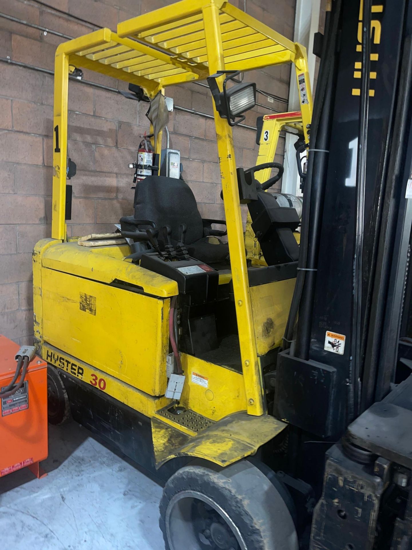 HYSTER ELECTRIC FORKLIFT WITH RUBBER TYRE, MODEL # N30XMH, SERIAL # C210V01599V, CAPACITY 3000 LBS - Image 2 of 5