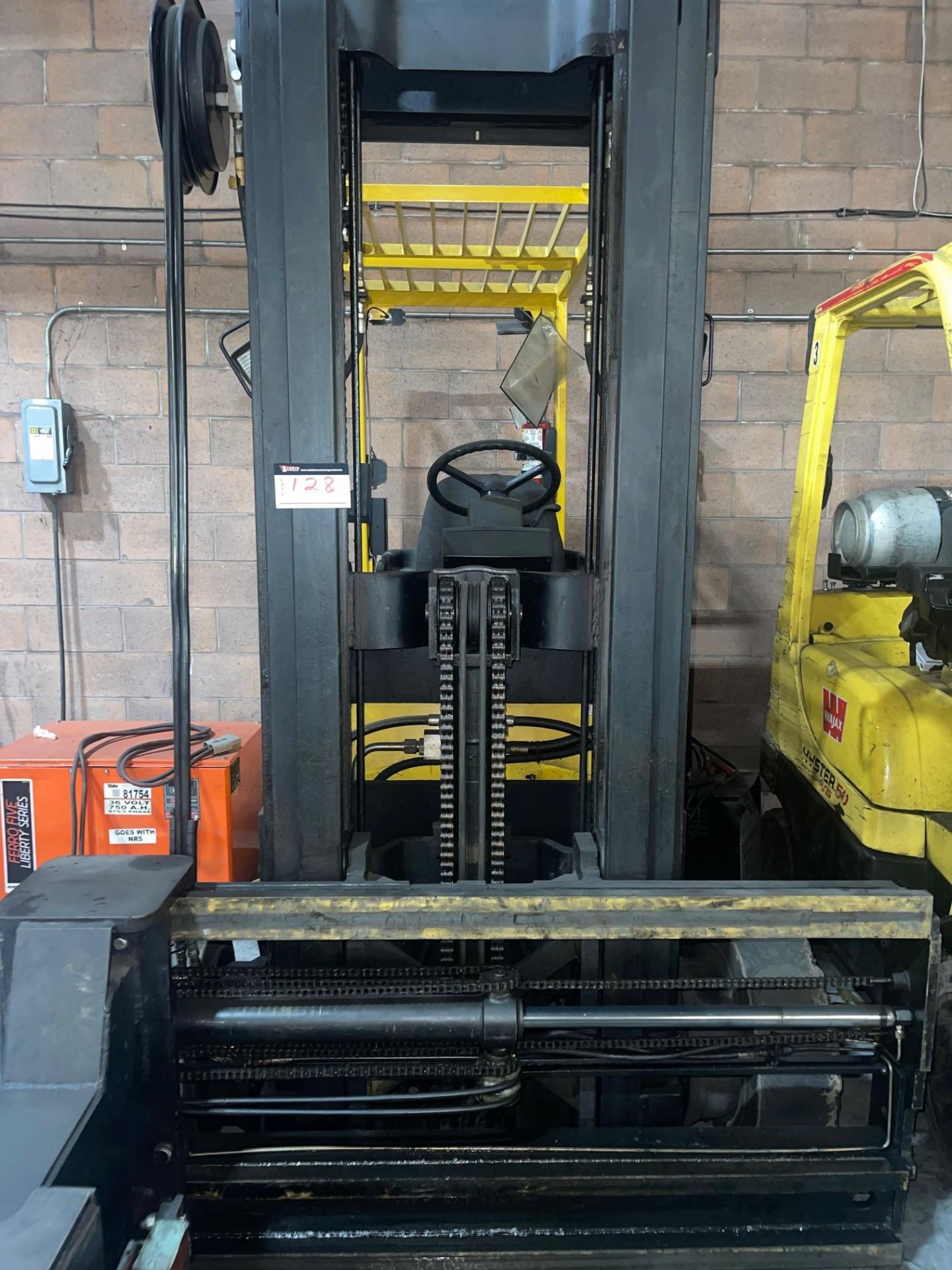 HYSTER ELECTRIC FORKLIFT WITH RUBBER TYRE, MODEL # N30XMH, SERIAL # C210V01599V, CAPACITY 3000 LBS - Image 5 of 5