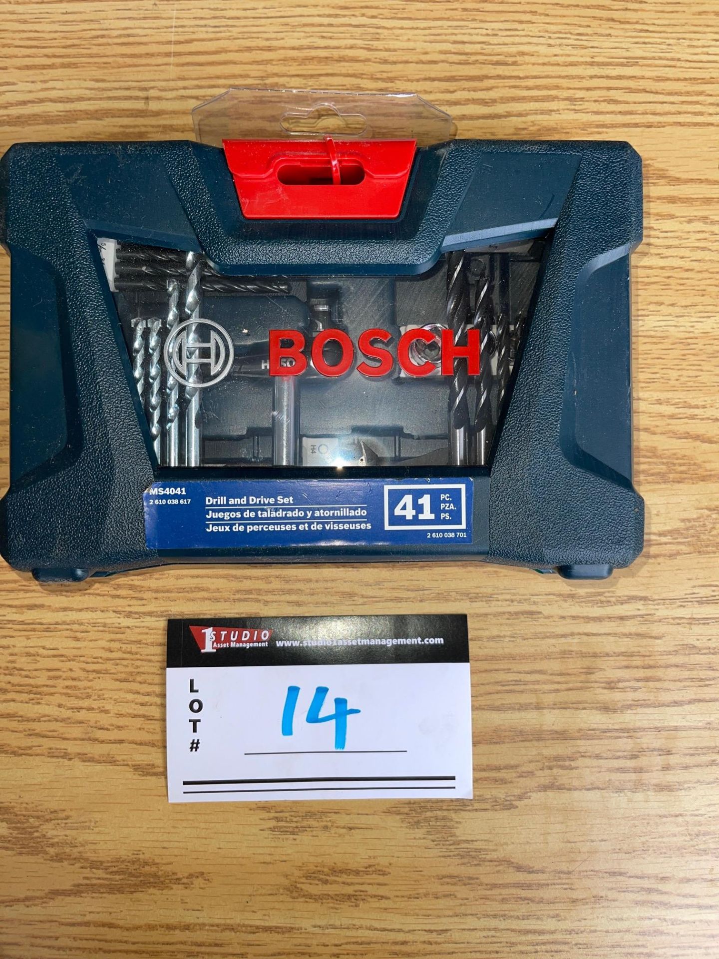 BOSCH DRILL AND DRIVE SET, 41 PC