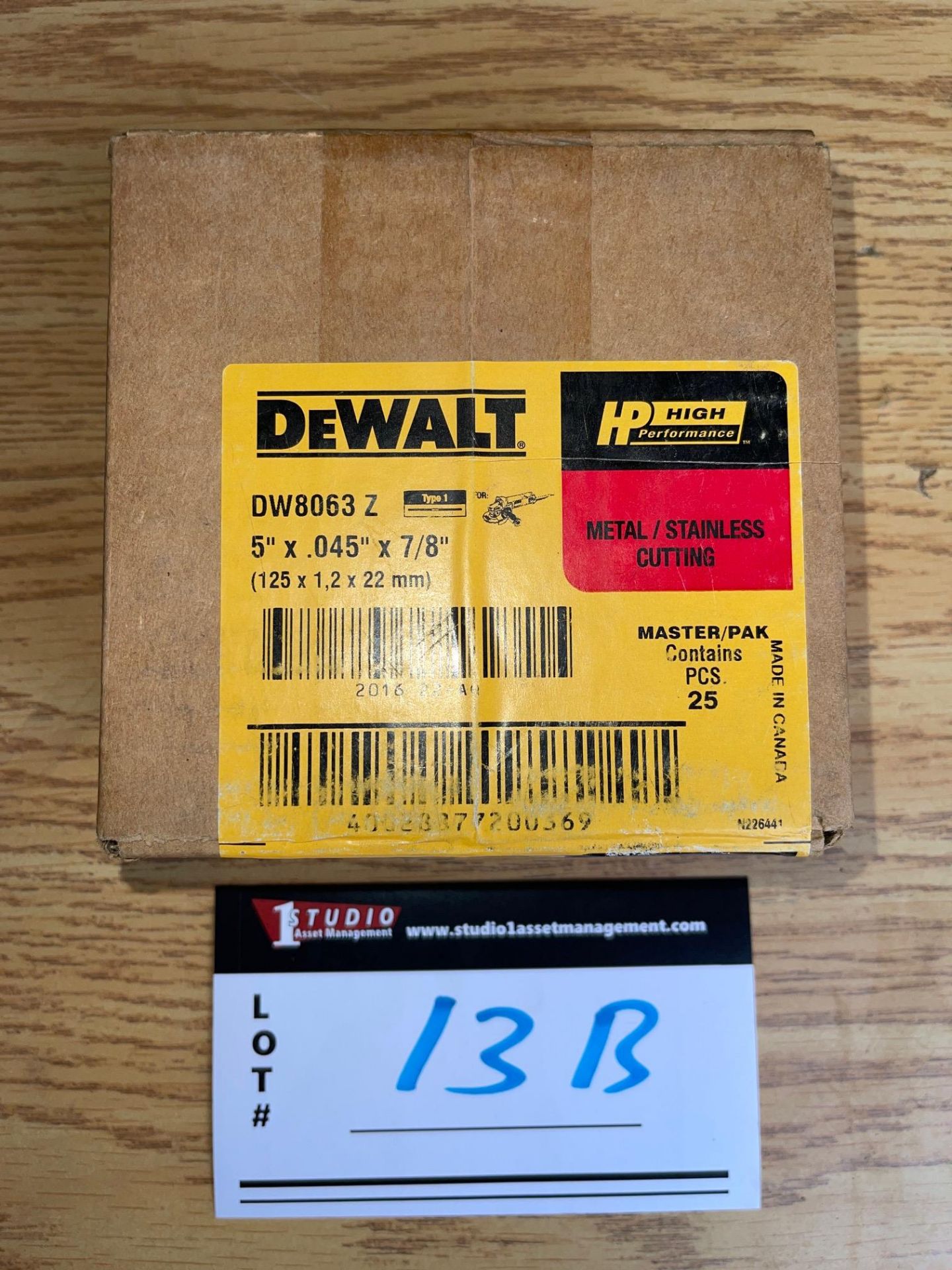 LOT/DEWALT METAL/STAINLESS CUTTING WHEEL, DW8063, 5" X .45" X 7/8", 25 PC