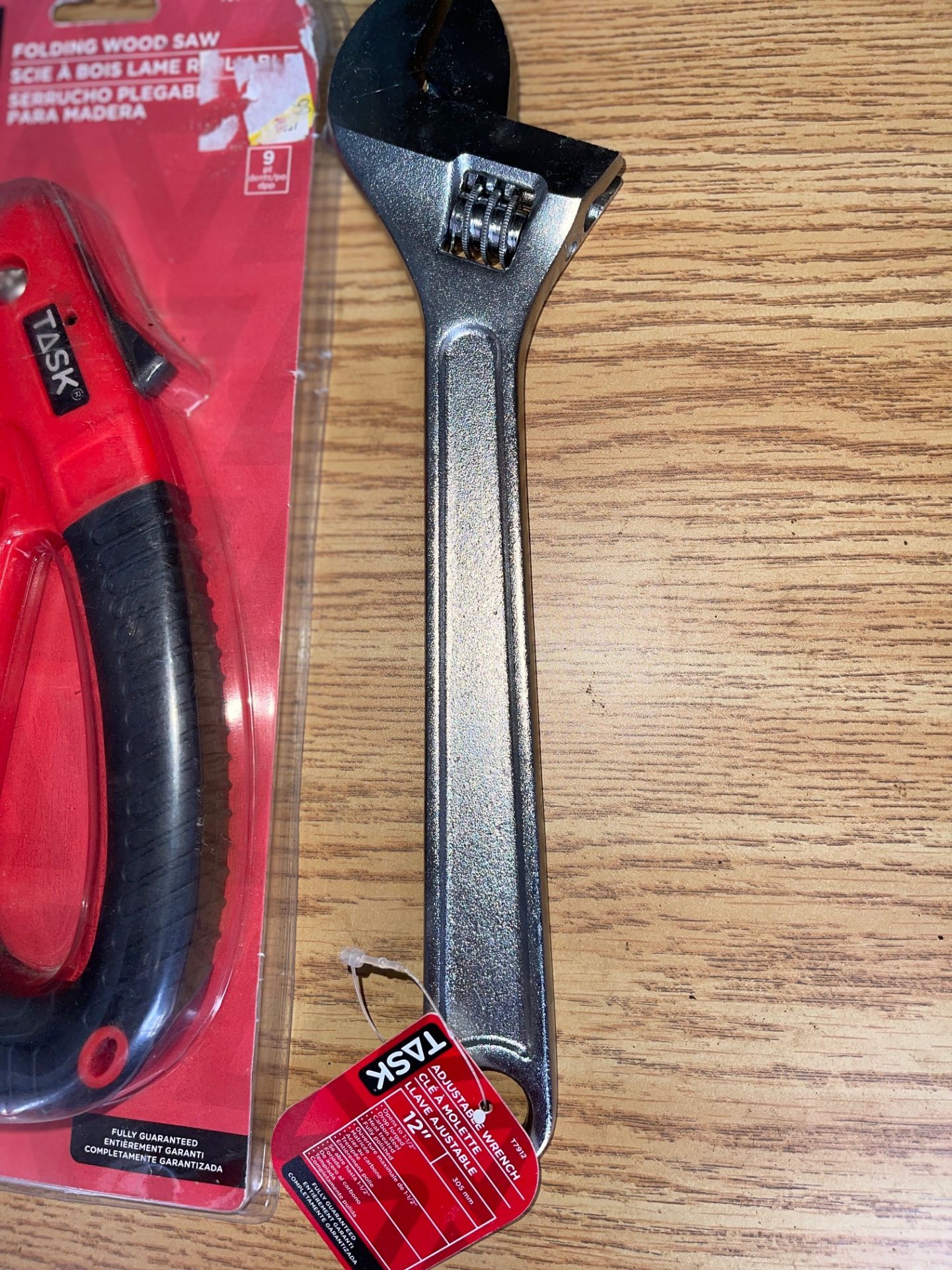 (TASK) FOLDING WOOD SAW ADJUSTABLE WRENCH - Image 2 of 3