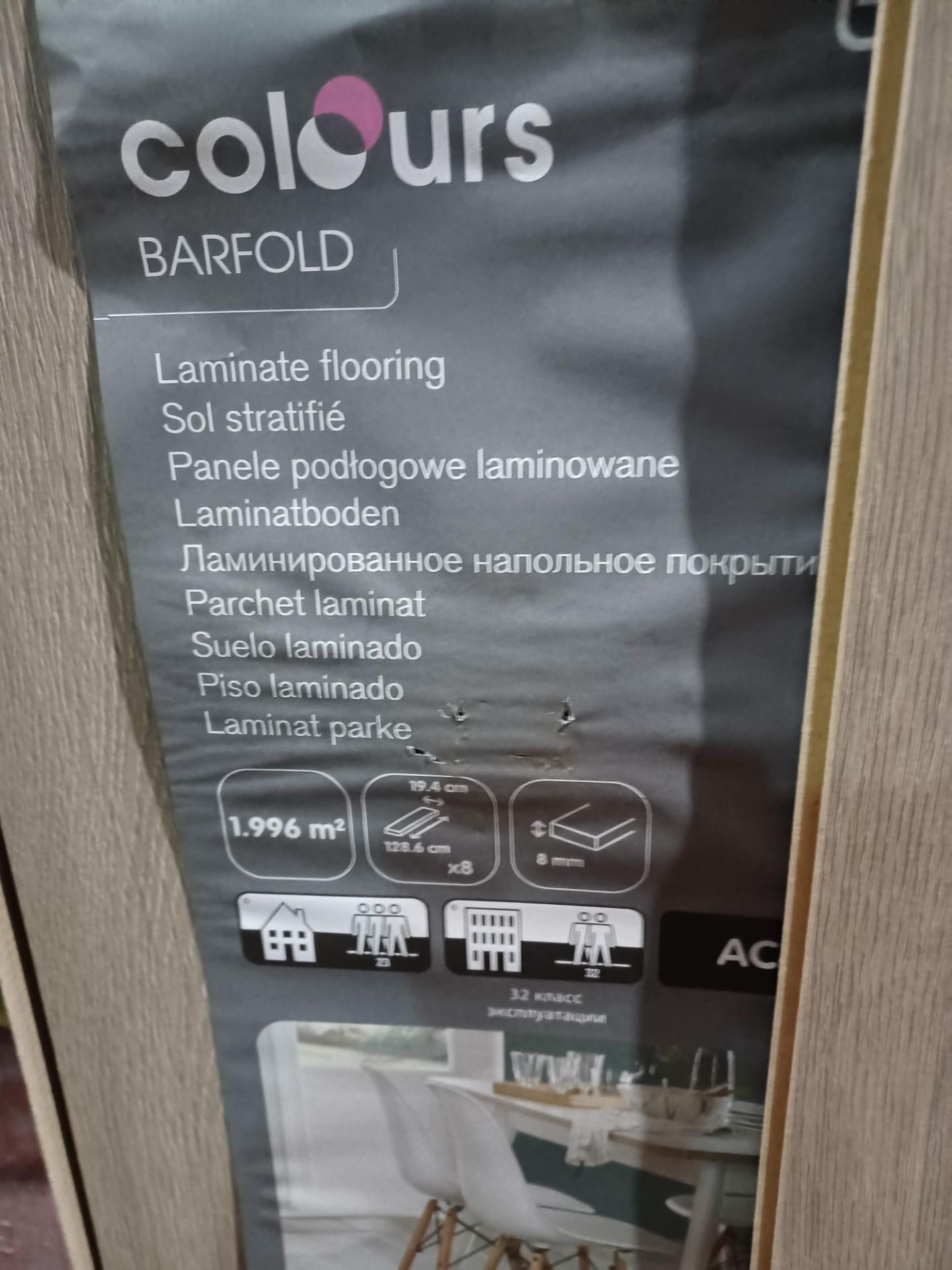 PALLET TO CONTAIN 56 x NEW PACKS OF BARFOLD CLICK FITTING LAMINATE FLOORING. EACH PACK CONTAINS 1. - Image 3 of 3