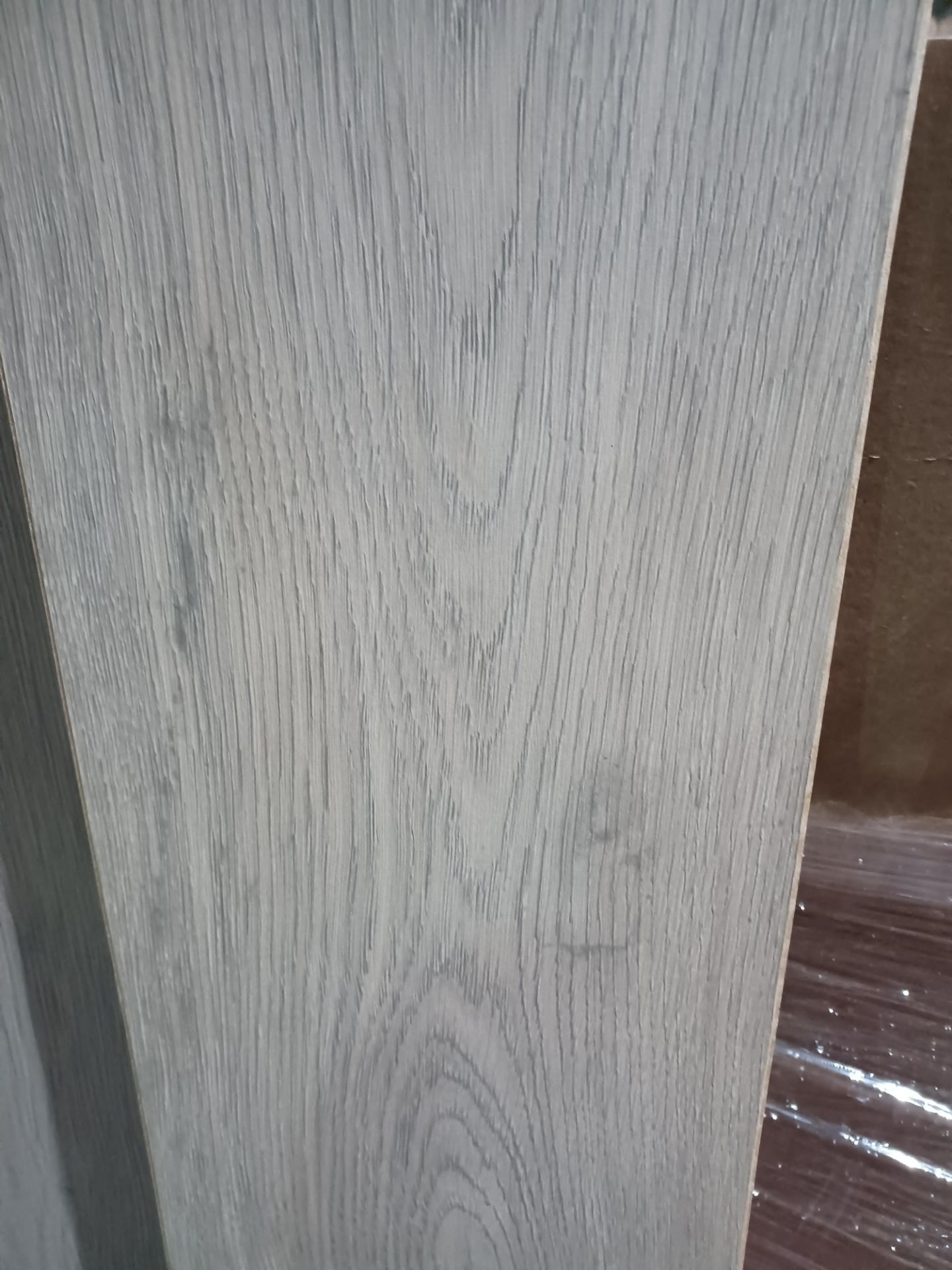 PALLET TO CONTAIN 12 x NEW PACKS OF BARFOLD CLICK FITTING LAMINATE FLOORING. EACH PACK CONTAINS 1. - Image 2 of 3