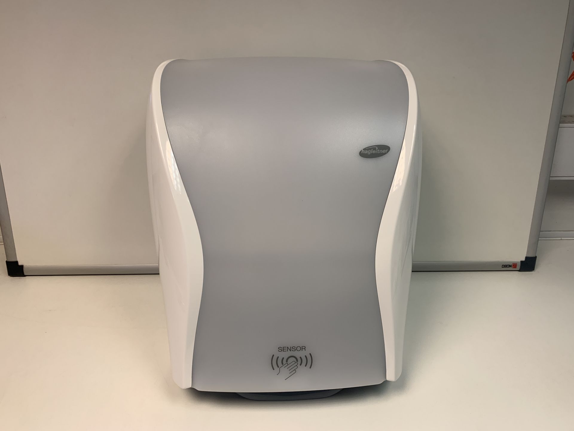 BRAND NEW XIBU SENSE TOUCH TOWEL DISPENSER R1